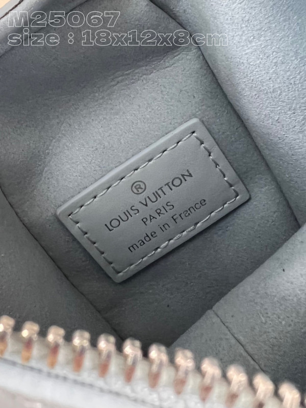 l0*is V*t0n side trunk pm-18*12.5*8cm