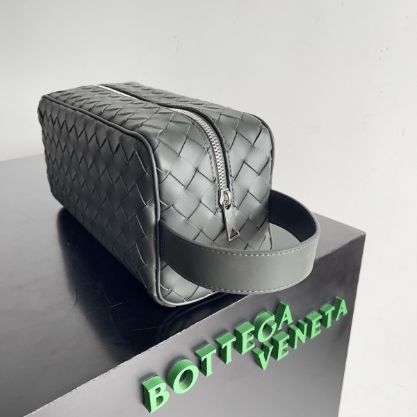 bo*te*ga Ve*ne*ta intrecciato leather wallet-on-strap