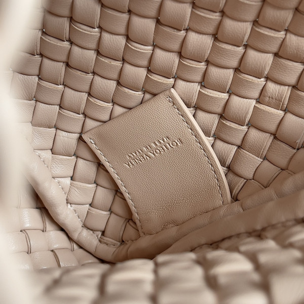 bo*te*ga Ve*ne*ta  mini cobble shoulder bag