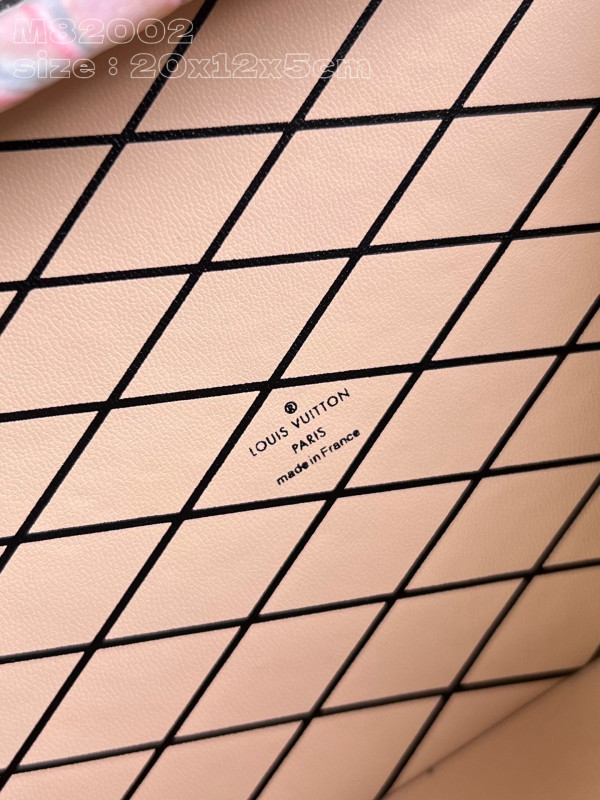 l0*is V*t0n petite malle