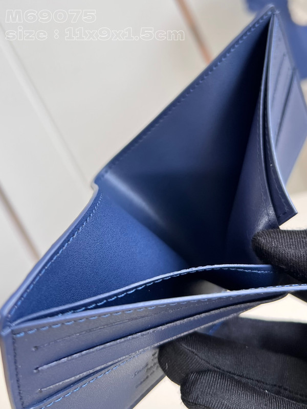 l0*is V*t0n slender wallet-11*8.5*2cm