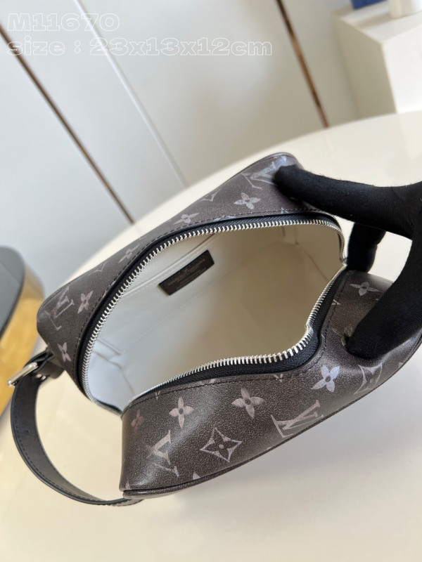 l0*is V*t0n locker dopp kit bag-23*13*12cm