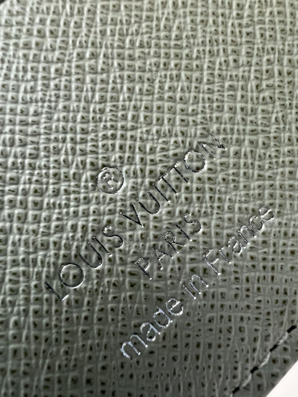 l0*is V*t0n multiple wallet-11.5*9*1.5cm