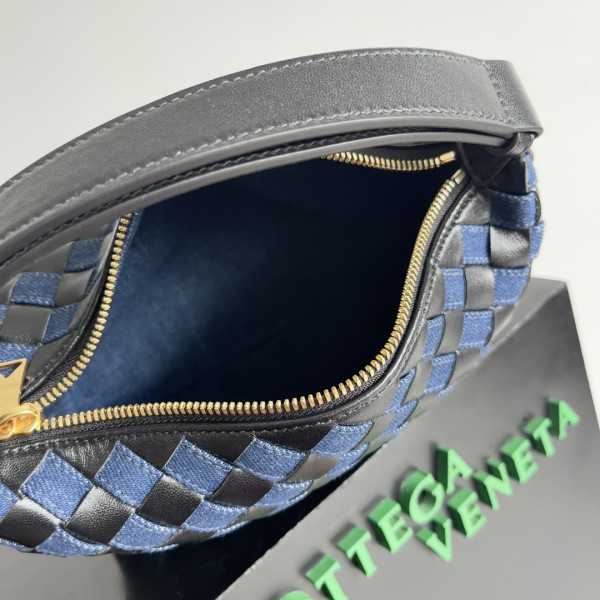 bo*te*ga Ve*ne*ta mini wallace