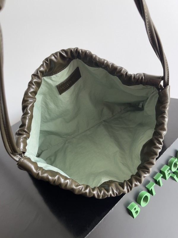 bo*te*ga Ve*ne*ta medium dustbag