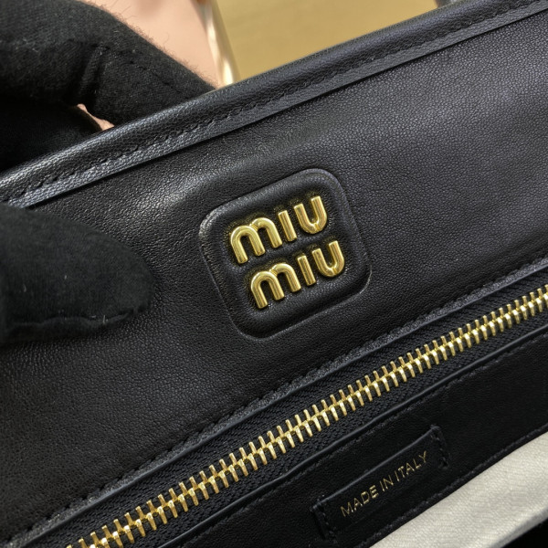 M*um*u aventure nappa leather bag