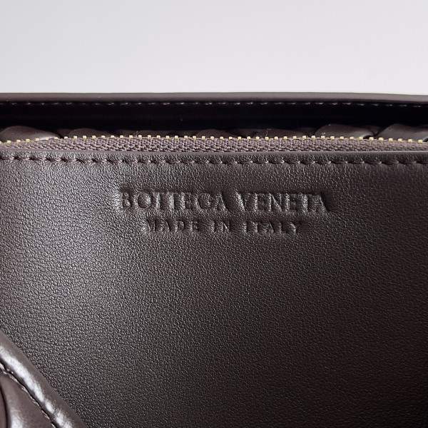 bo*te*ga Ve*ne*ta patti top handle bag