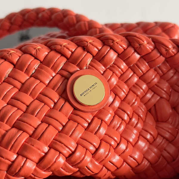 bo*te*ga Ve*ne*ta mini tosca