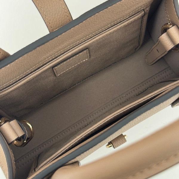 G*u*i small tote bag with hook closure