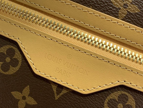 l0*is V*t0n ooutdoor backpack-44&amp;19*31cm