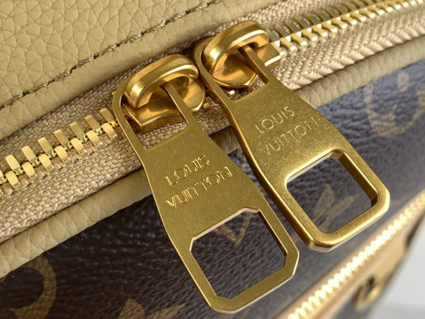 l0*is V*t0n ooutdoor backpack-44&amp;19*31cm