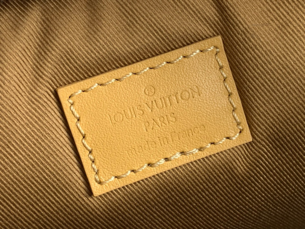 l0*is V*t0n ooutdoor backpack-44&amp;19*31cm