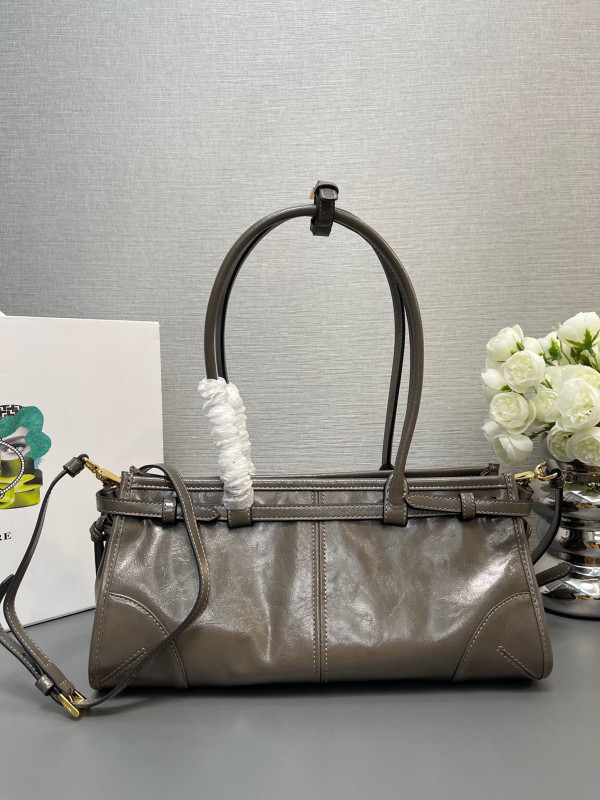 Pra*a medium leather handbag