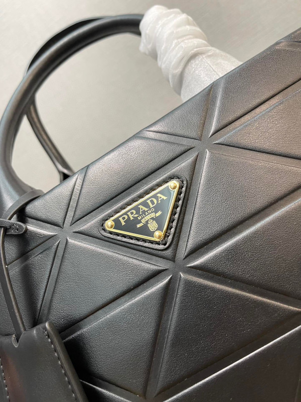 Pra*a symbole medium leather bag