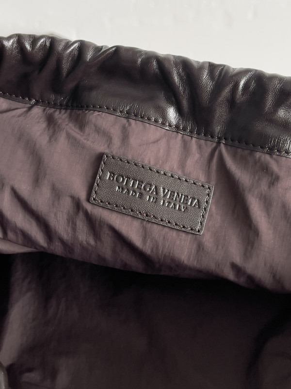 bo*te*ga Ve*ne*ta medium dustbag