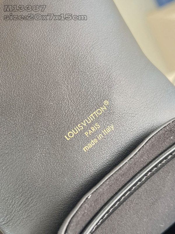 l0*is V*t0n coussin backpack-20*7.5*15cm