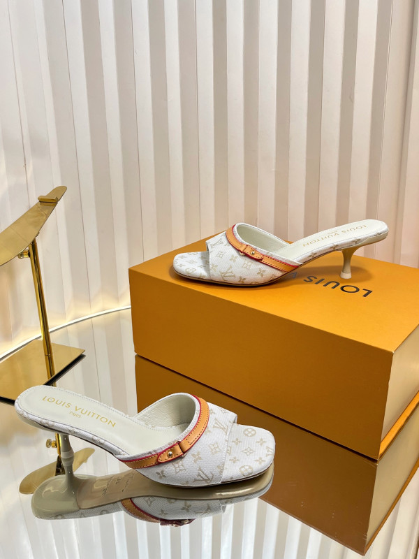 l0*is V*t0n slippers