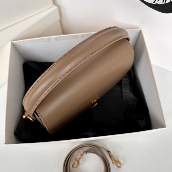 y*l voltaire in box Sa**t Lau*nt