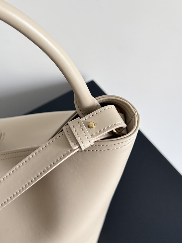 bo*te*ga Ve*ne*ta small liberta bucket - 22*18*15cm