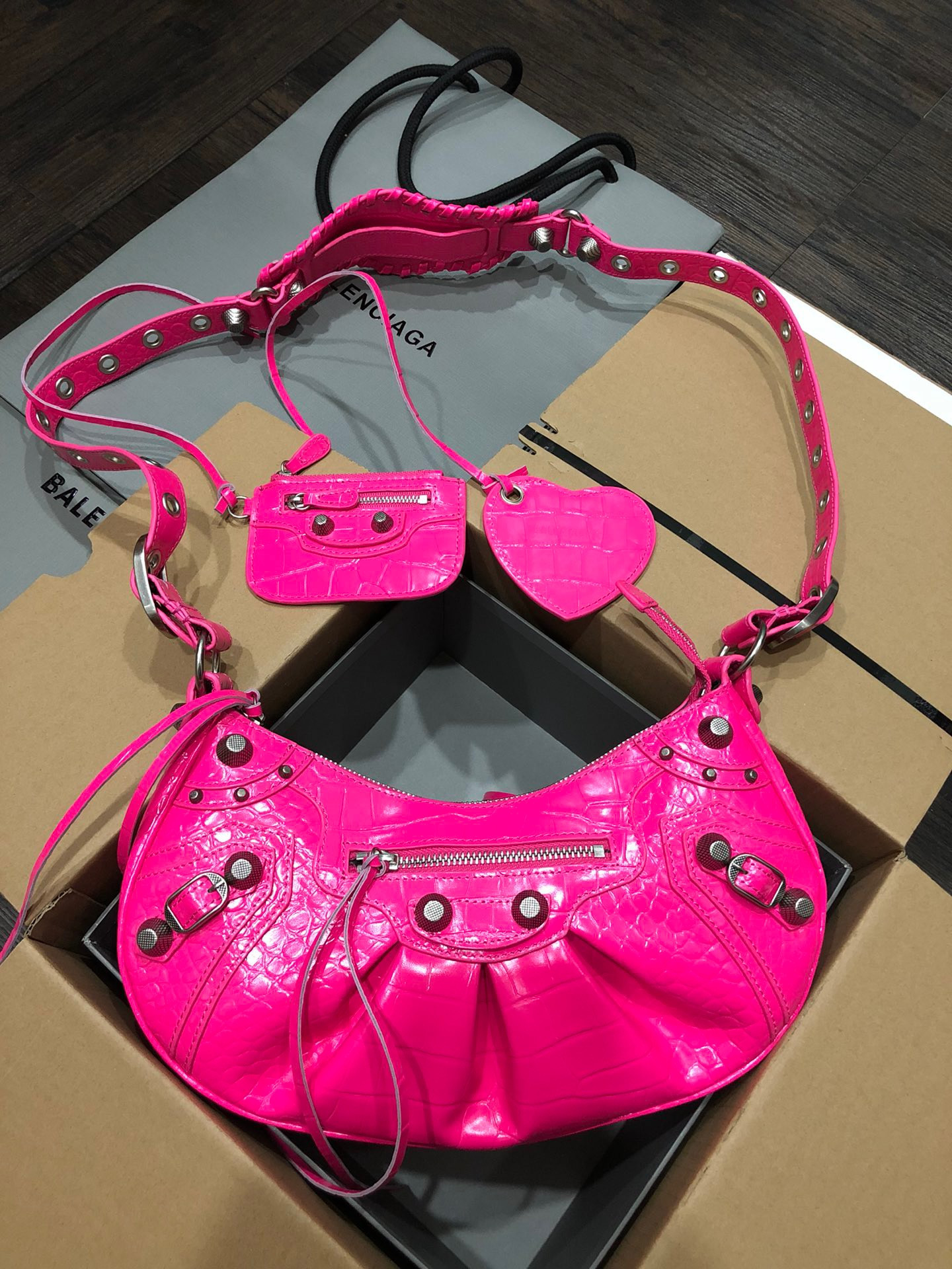 Ba*len*cia*ga women's le cagole small shoulder bag