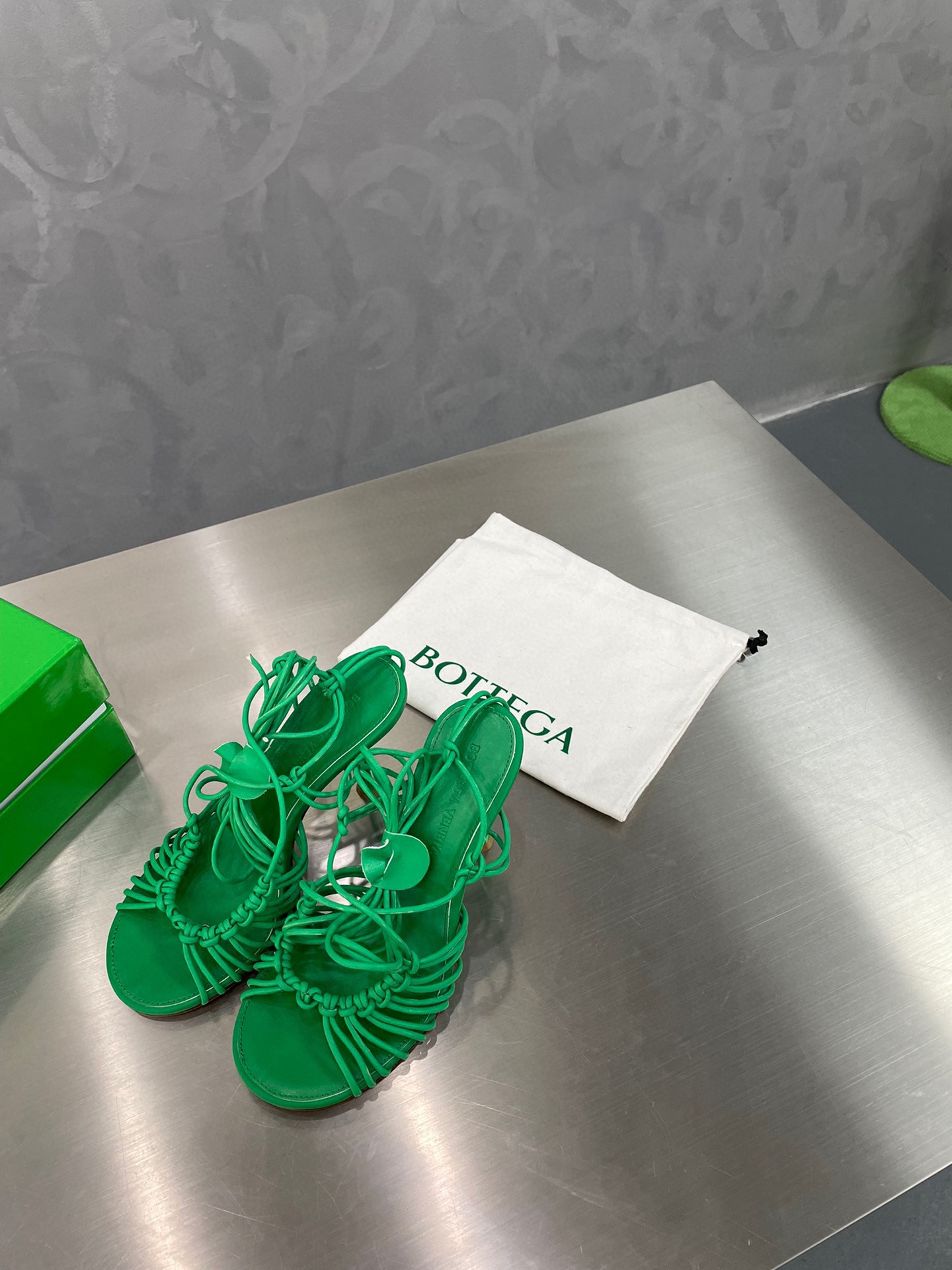 bo*te*ga Ve*ne*ta dot