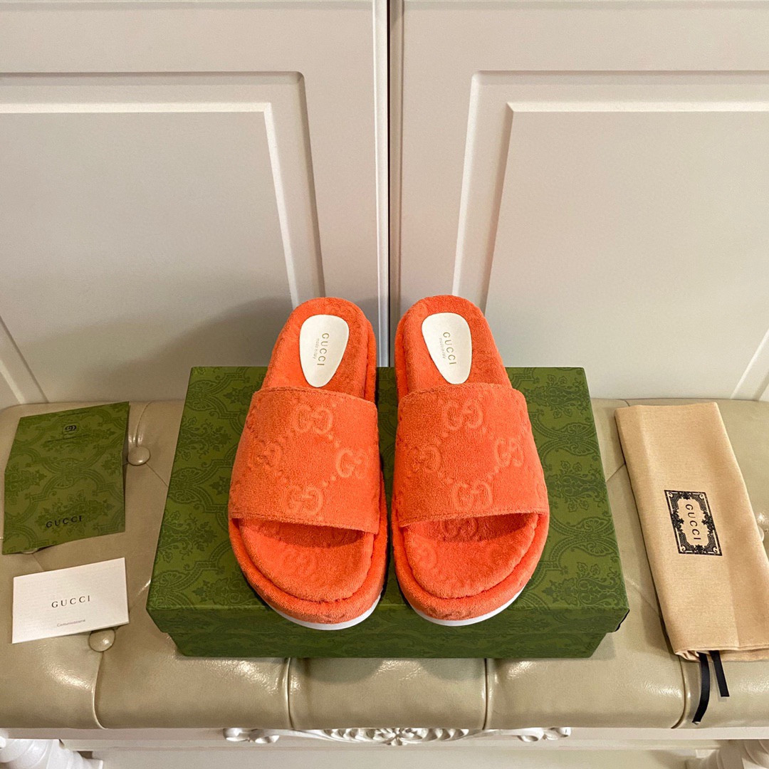 G*u*i gg platform sandal