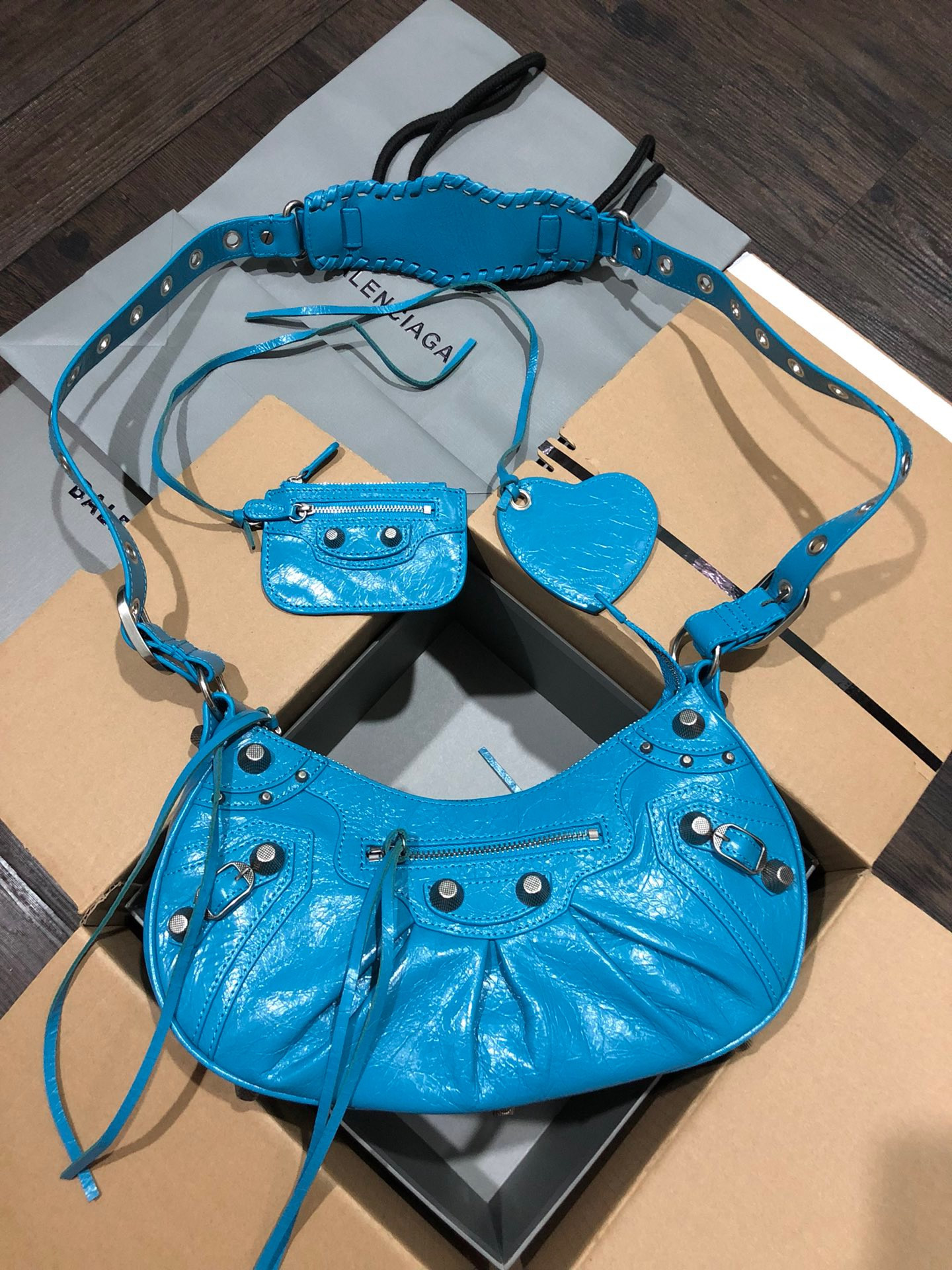 Ba*len*cia*ga women's le cagole small shoulder bag