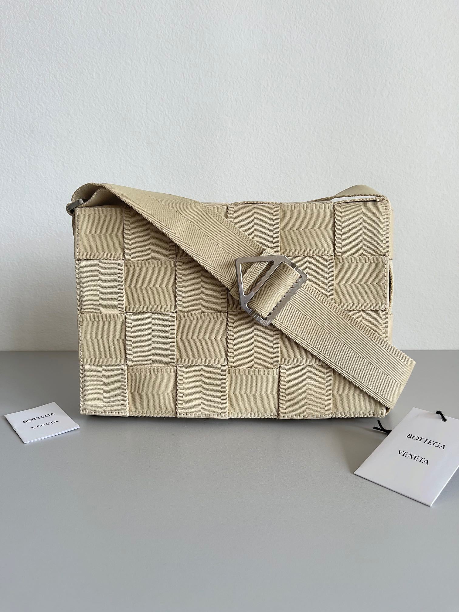 bo*te*ga Ve*ne*ta cassette webbing