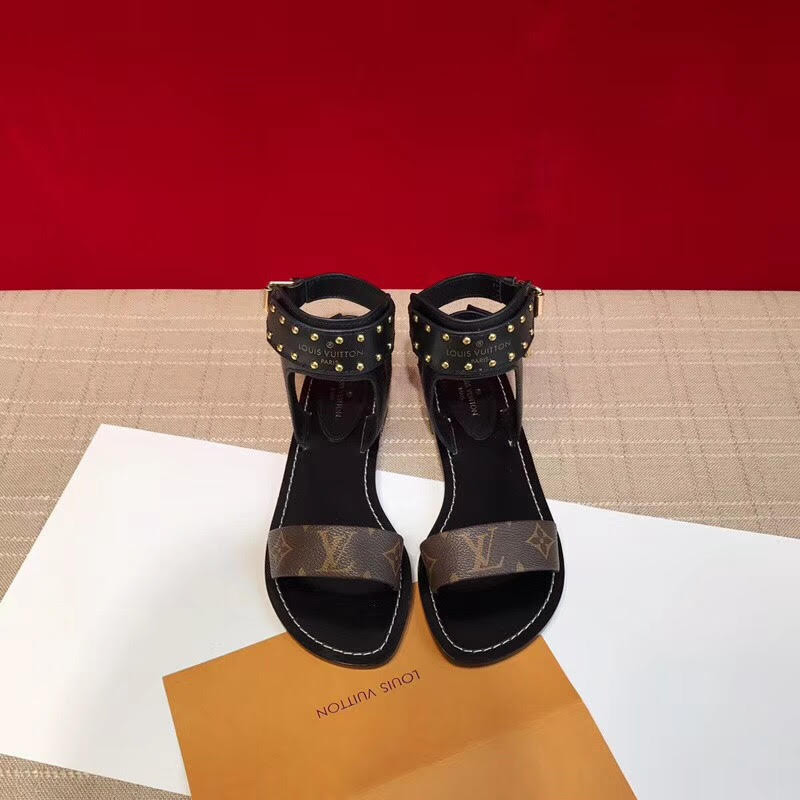 l0*is V*t0n sandal