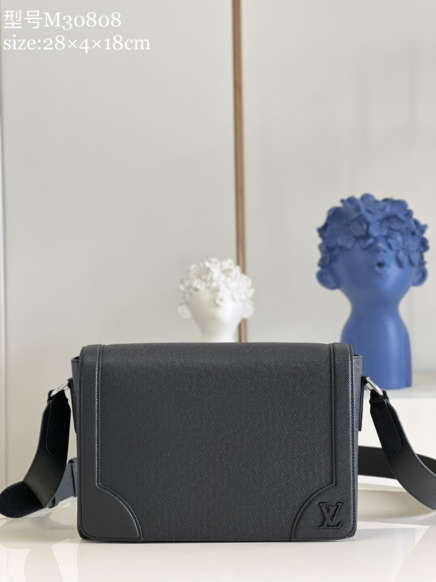 l0*is V*t0n new flap messenger