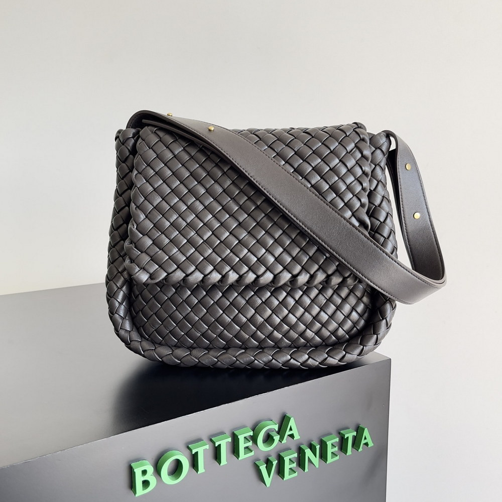bo*te*ga Ve*ne*ta  small cobble shoulder bag