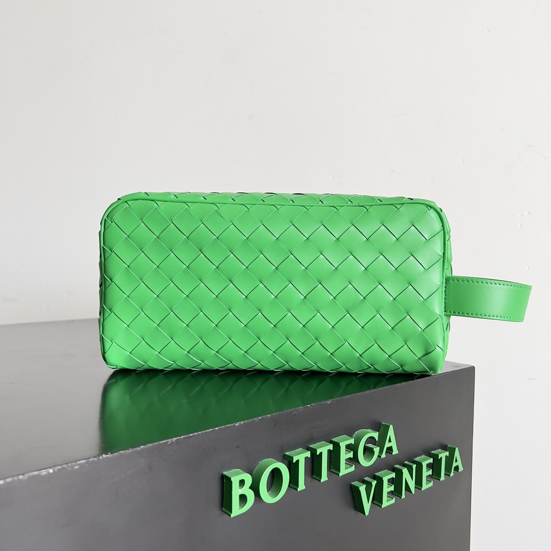 bo*te*ga Ve*ne*ta intrecciato leather wallet-on-strap