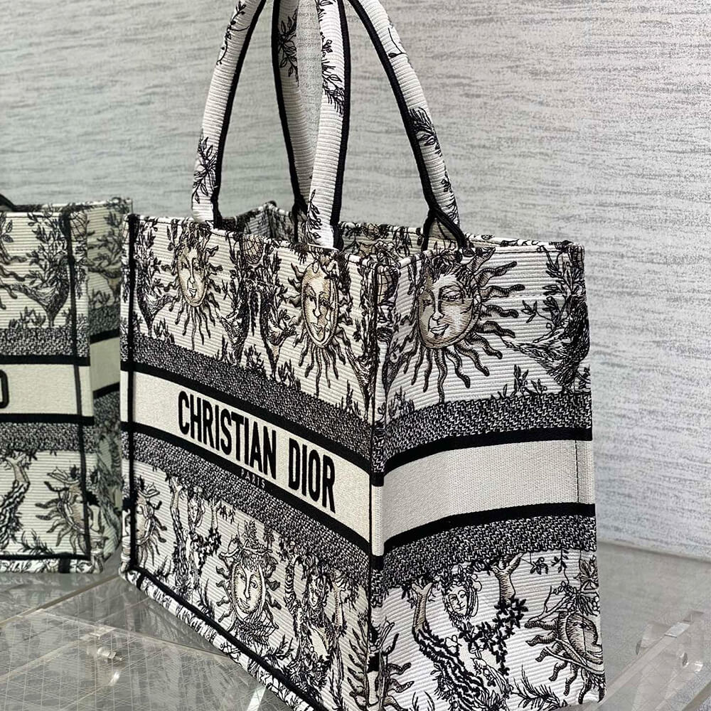 medium D*or book tote