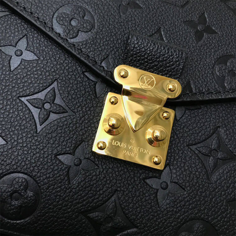LV Pochette Metis Handbag