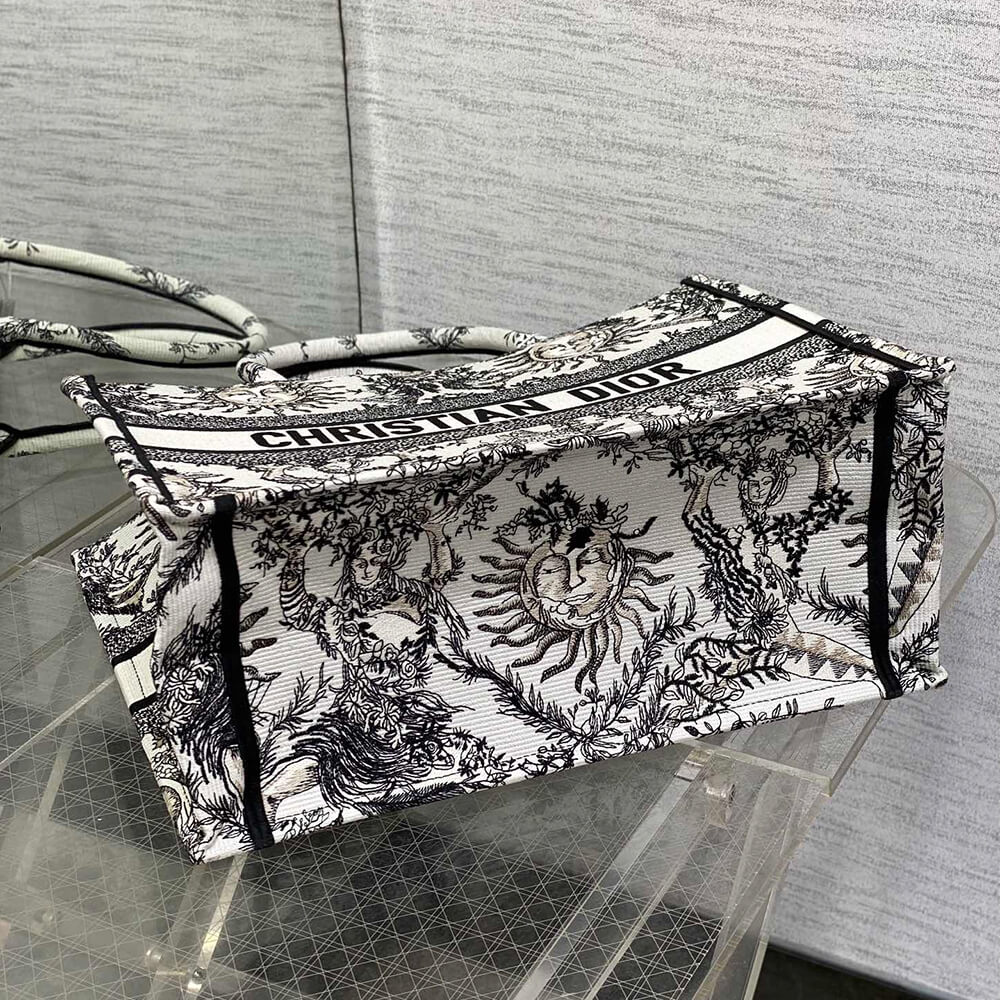 medium D*or book tote