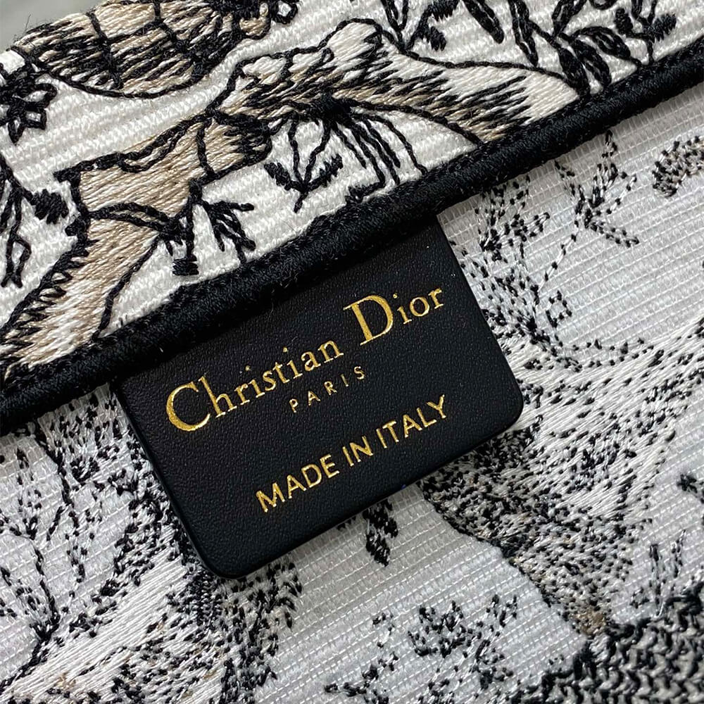 medium D*or book tote