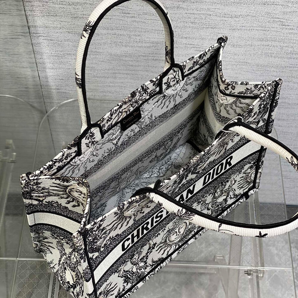 medium D*or book tote