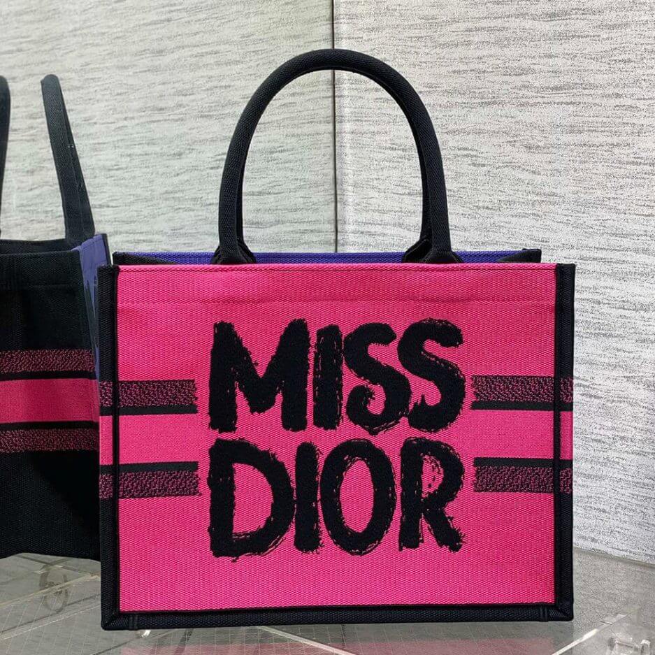medium D*or book tote