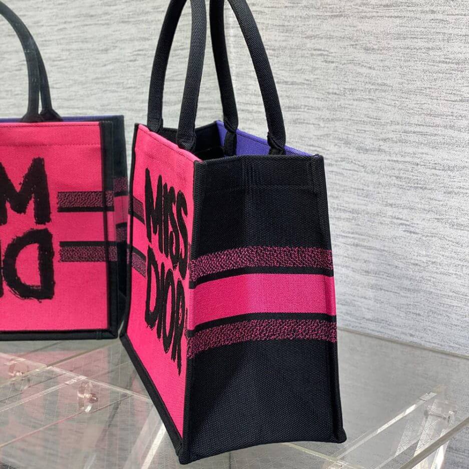 medium D*or book tote