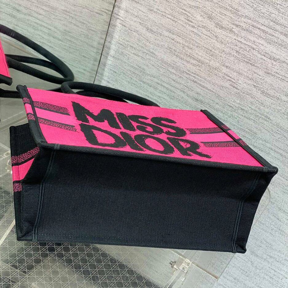 medium D*or book tote