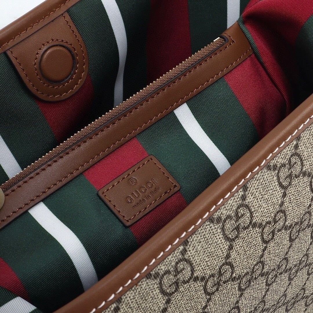 GG Emblem small shoulder bag